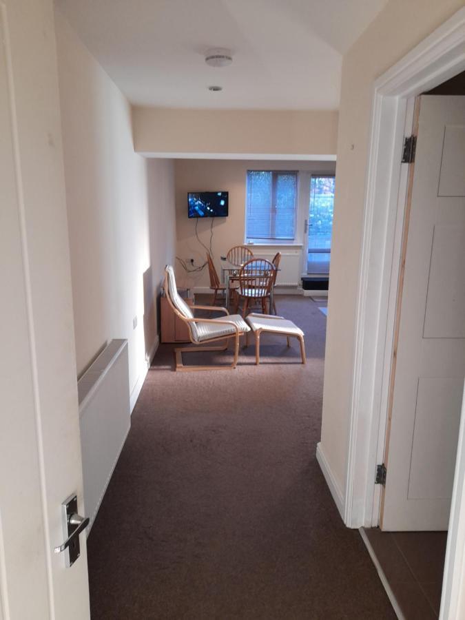 Queens One Urmston Exterior photo