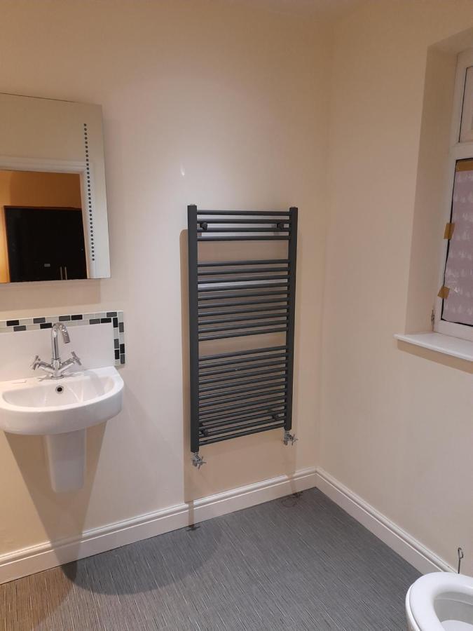 Queens One Urmston Exterior photo
