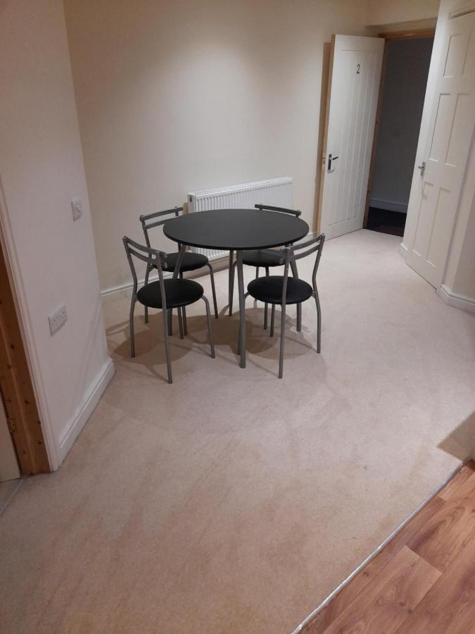 Queens One Urmston Exterior photo
