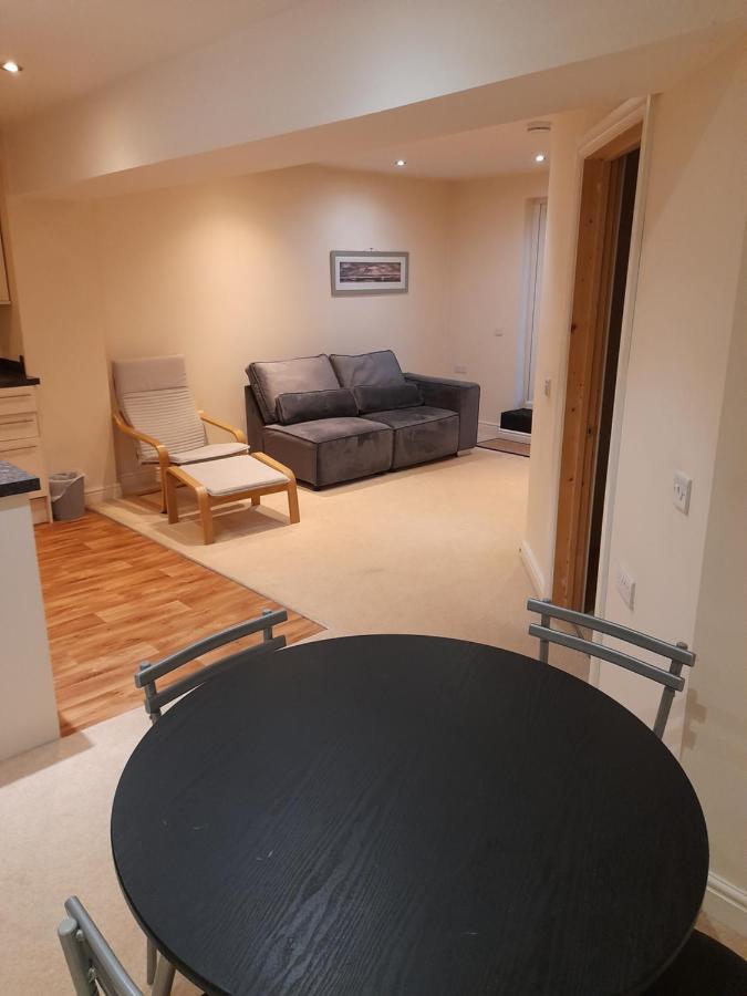 Queens One Urmston Exterior photo