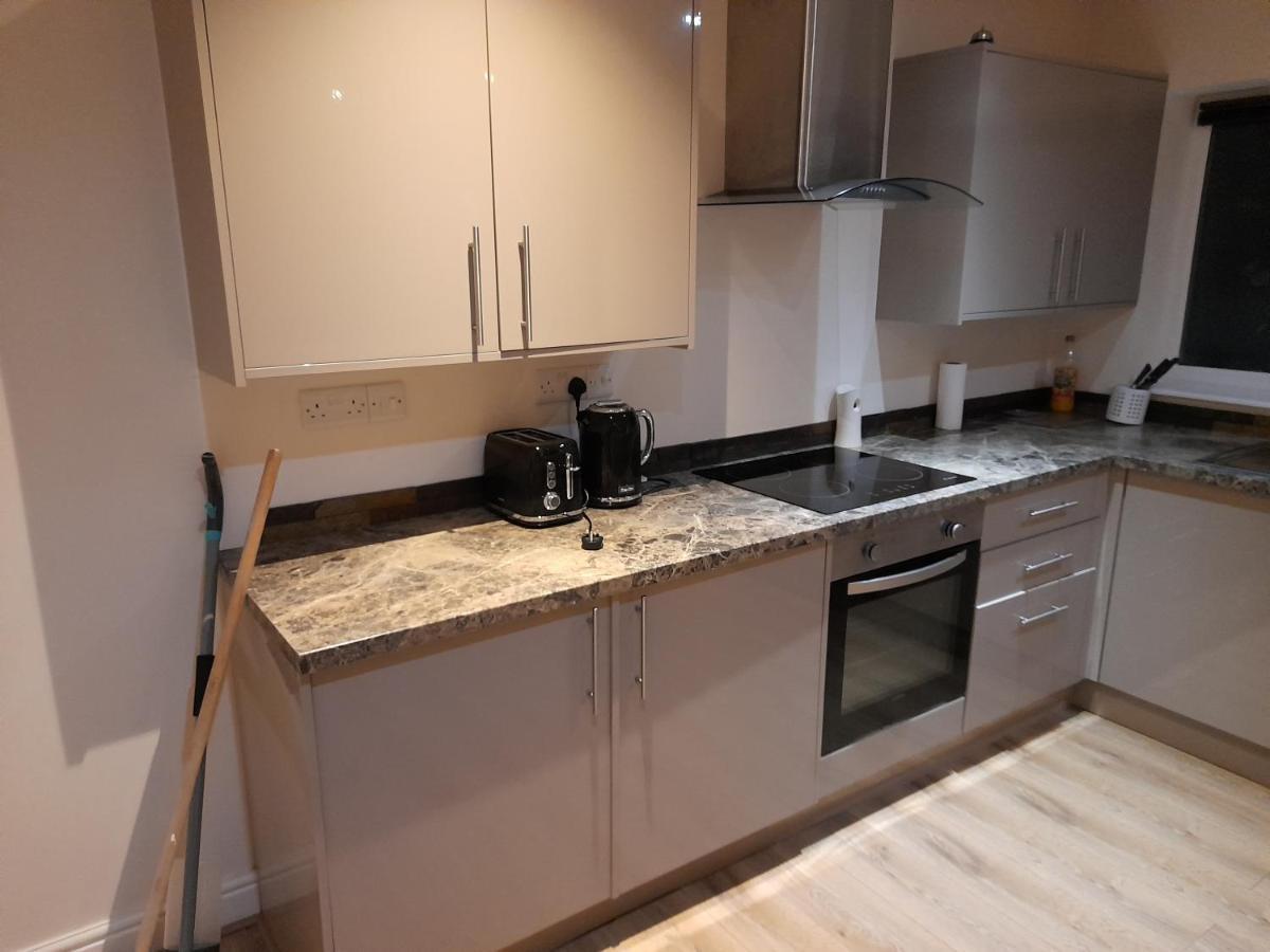 Queens One Urmston Exterior photo